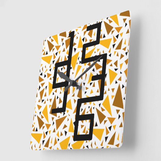 白いレトロ背景に黄色い茶色の三角形 スクエア壁時計 (傾斜)