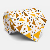 白いレトロ背景に黄色い茶色の三角形 ネクタイ (ロール)