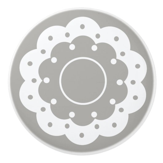 白いレースのよう切り出しが灰色の顔 セラミックノブ (正面)