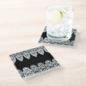 白いレースは黒に対して敏感なボーダーを形作ります ガラスコースター (アングル)