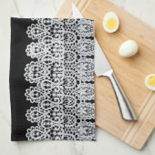 白いレースは黒に対して敏感なボーダーを形作ります キッチンタオル (四つ折り)