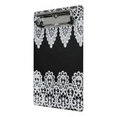 白いレースは黒に対して敏感なボーダーを形作ります ミニクリップボード (アングル2)