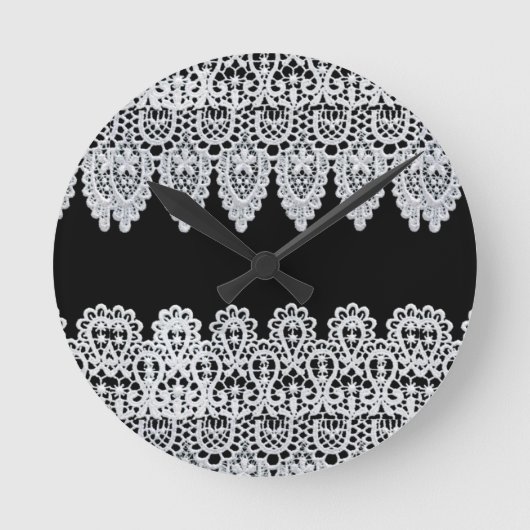 白いレースは黒に対して敏感なボーダーを形作ります ラウンド壁時計 (正面)