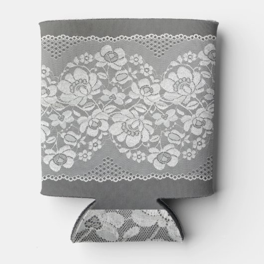 白いレース生地、グレーの背景のテクスチャ。 缶クーラー (正面)