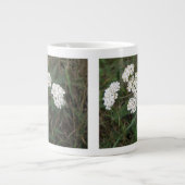 白いワイルドフラワーマグ ジャンボコーヒーマグカップ (正面)