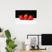 白いワプカンの上の黒のイチゴ ポスター (ホームオフィス)