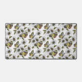 白い上にデイジーの蝶や花 デスクマット (正面)