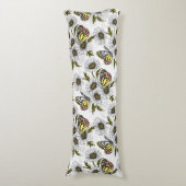 白い上にデイジーの蝶や花 ボディピロー (正面縦)