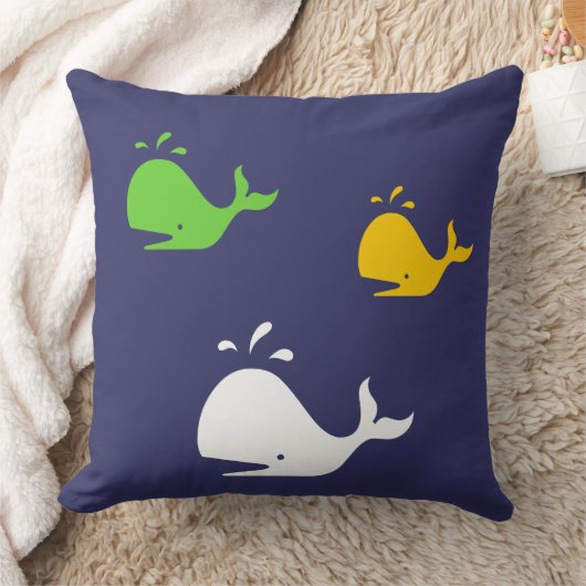 白い上に青と黄色と緑のクジラを乗せた海軍 クッション (ブランケット)