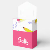 白い上に黄色い鉛筆とスクラブル フェイバーボックス (オープン)