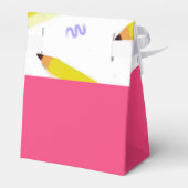 白い上に黄色い鉛筆とスクラブル フェイバーボックス (裏面サイド)