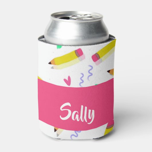 白い上に黄色い鉛筆とスクラブル 缶クーラー (缶正面)