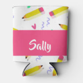 白い上に黄色い鉛筆とスクラブル 缶クーラー (正面)