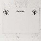 白い上の大きな黒い不気味なアリ ペーパーパッド (正面)