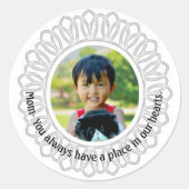 白い丸いフレーム写真ネックレス、母の碑文 ラウンドシール (正面)