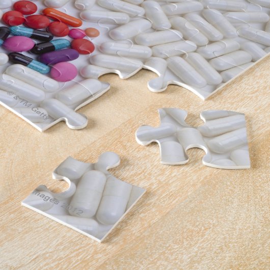 白い丸薬の背景の丸薬のクエスチョンマーク ジグソーパズル (側面)