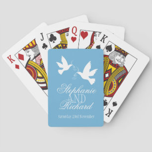 白い二匹が青結婚の名刺を遊持っている トランプ