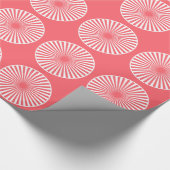 白い円パターンとの珊瑚の赤 ラッピングペーパー (角)