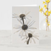 白い円錐形の花3つ カード (黄色い花)