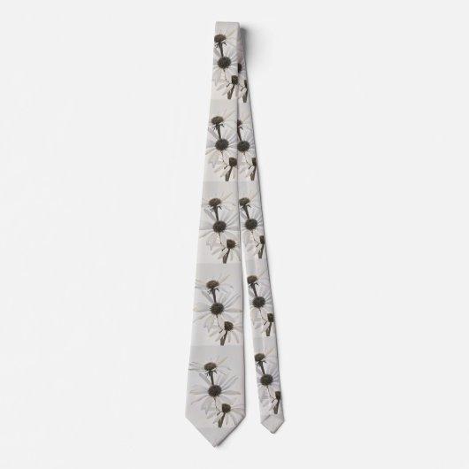 白い円錐形の花3つ ネクタイ (正面)