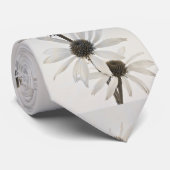 白い円錐形の花3つ ネクタイ (ロール)