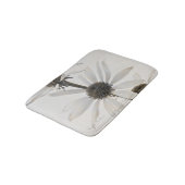 白い円錐形の花3つ バスマット (アングル)