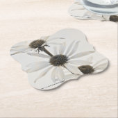 白い円錐形の花3つ ペーパーコースター (アングル)