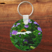 白い円錐花、紫色の花と蛾 キーホルダー (正面)