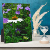 白い円錐花、紫色の花と蛾 フォトプラーク (側面)