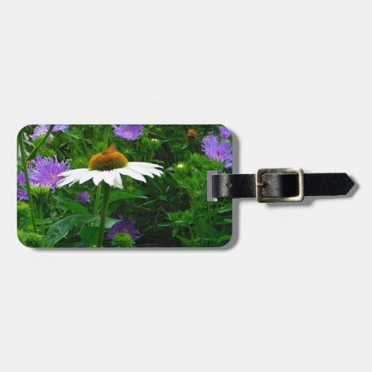 白い円錐花、紫色の花と蛾 ラゲッジタグ (正面横)