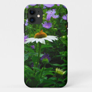 白い円錐花、紫色の花と蛾 iPhone 11 ケース