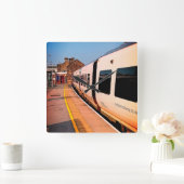 白い列車 スクエア壁時計 (ホーム)