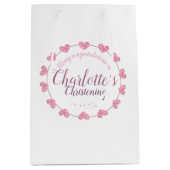 白い及びピンクの花の女の赤ちゃんの《キリスト教》洗礼式や命名式のギフトバッグ ミディアムペーパーバッグ (正面)