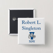 白い名前入りの記章ピン 缶バッジ (正面&裏面)