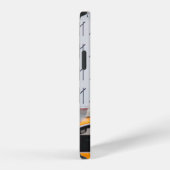 白い塗り壁の前のイエローキャブ iPhoneケース (右側面)
