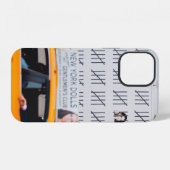 白い塗り壁の前のイエローキャブ iPhoneケース (裏面横)