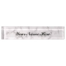 白い大理石の机の名札