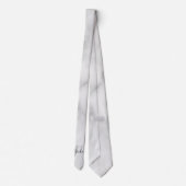 白い大理石モダンスクリプトのモノグラムと名前 ネクタイ (裏面)