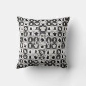 白い女王の駒 クッション (裏面)