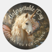 白い妖精のピンクの蝶の羽を持つ森のユニコーン ラウンドシール (正面)