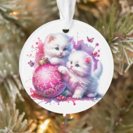 白い子猫たちがピンクのクリスマスと戯れる オーナメント