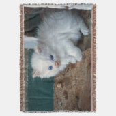 白い子猫 スローブランケット (正面縦)