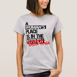 白い家に女の家がある Tシャツ