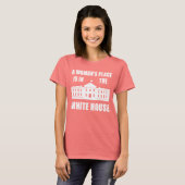 「白い家の中に女の家がある」 Tシャツ (正面フル)