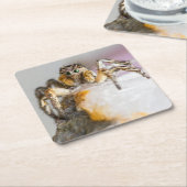 白い岩に生える白と茶色のジャンプするクモ スクエアペーパーコースター (アングル)