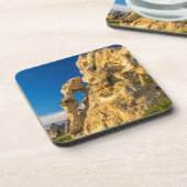 白い崖に沿ってアーチの中にアーチを作る コースター (左側)