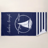 白い帆航海の船のシルエット/いかり ビーチタオル (正面)