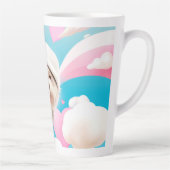 白い帽子をかぶったふわふわの犬 カフェラテマグ (右)