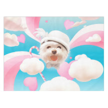 白い帽子をかぶったふわふわの犬