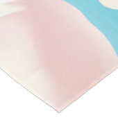 白い帽子をかぶったふわふわの犬 テーブルクロス (アングル)